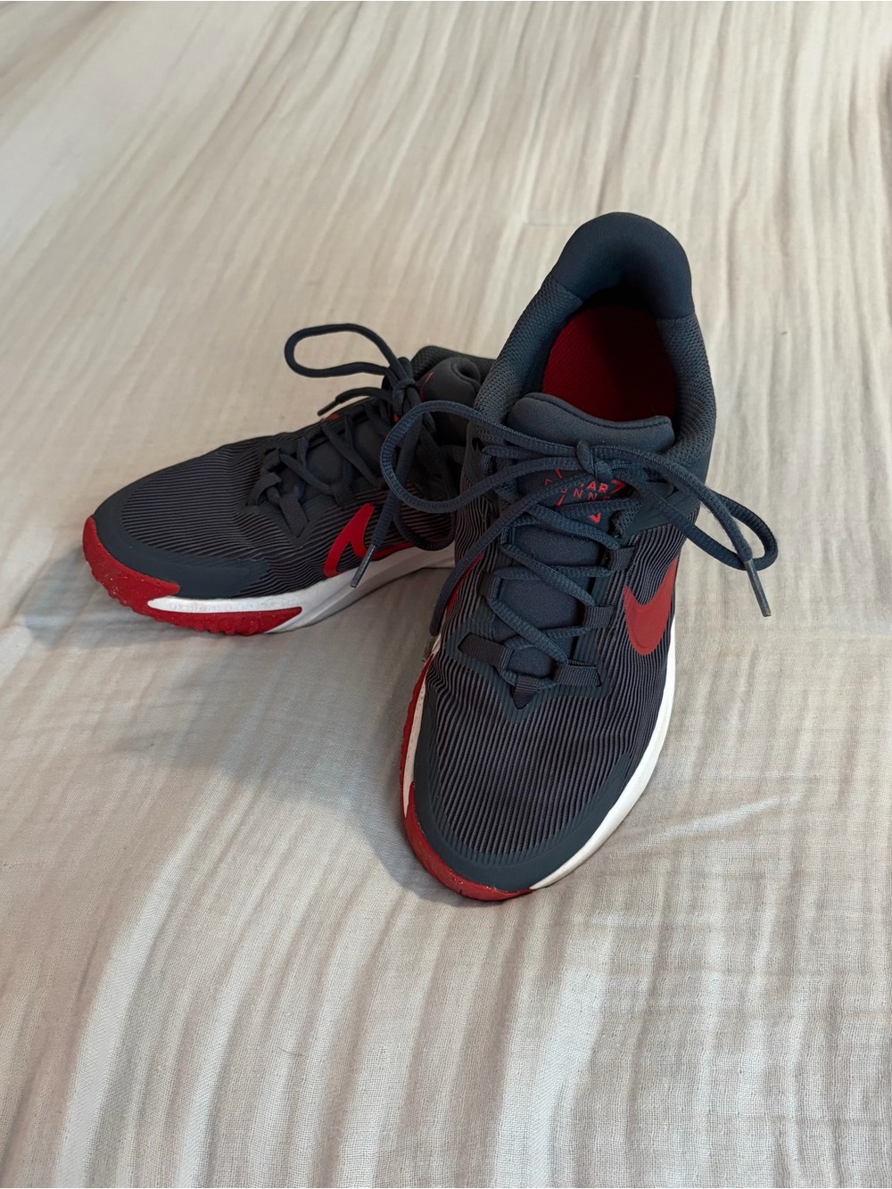 Boys Nike Youth Athletic Running Shoes - Dark Gray with Red Accents Sz 6